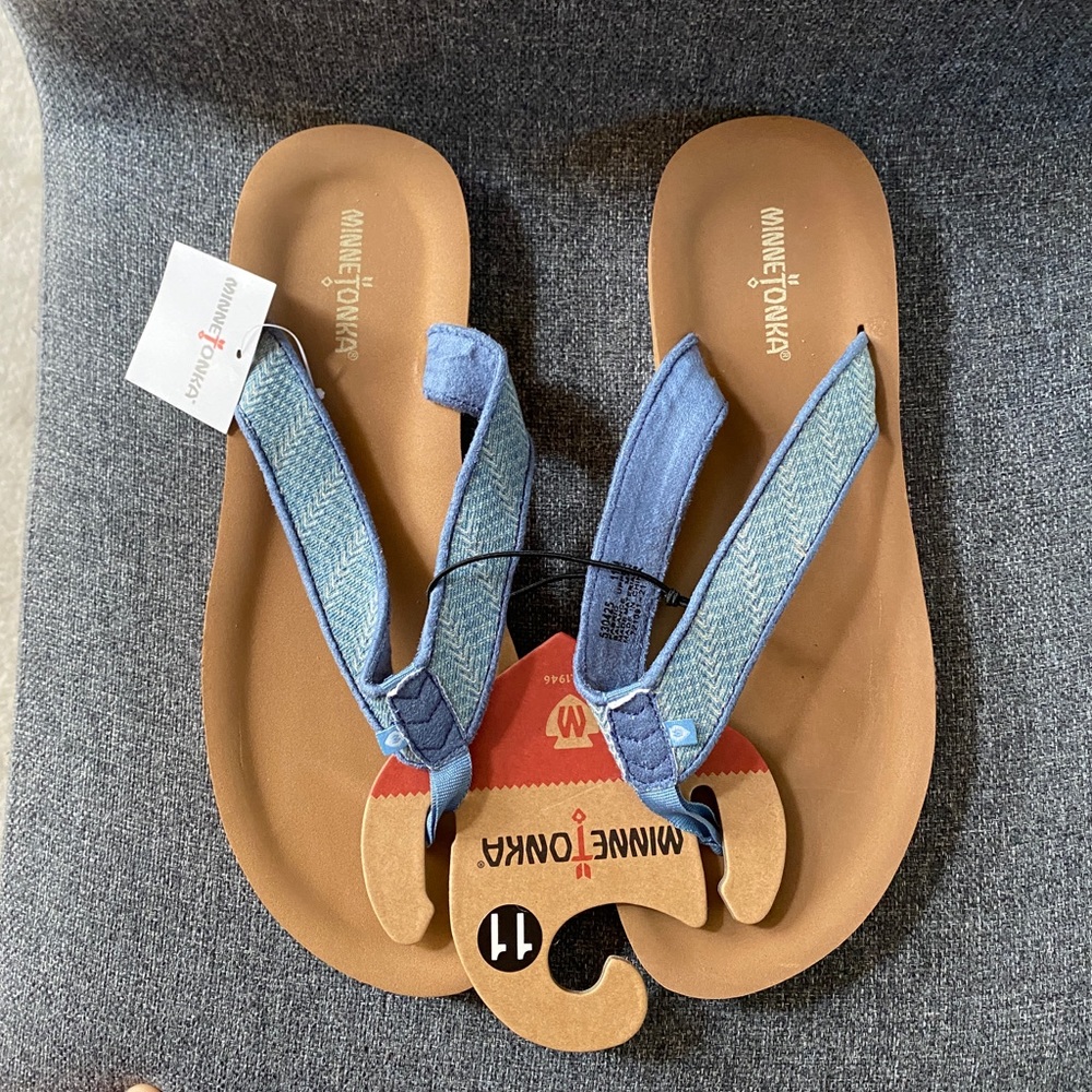 MINNETONKA Fabric Flip Flops - Picture 2 of 7